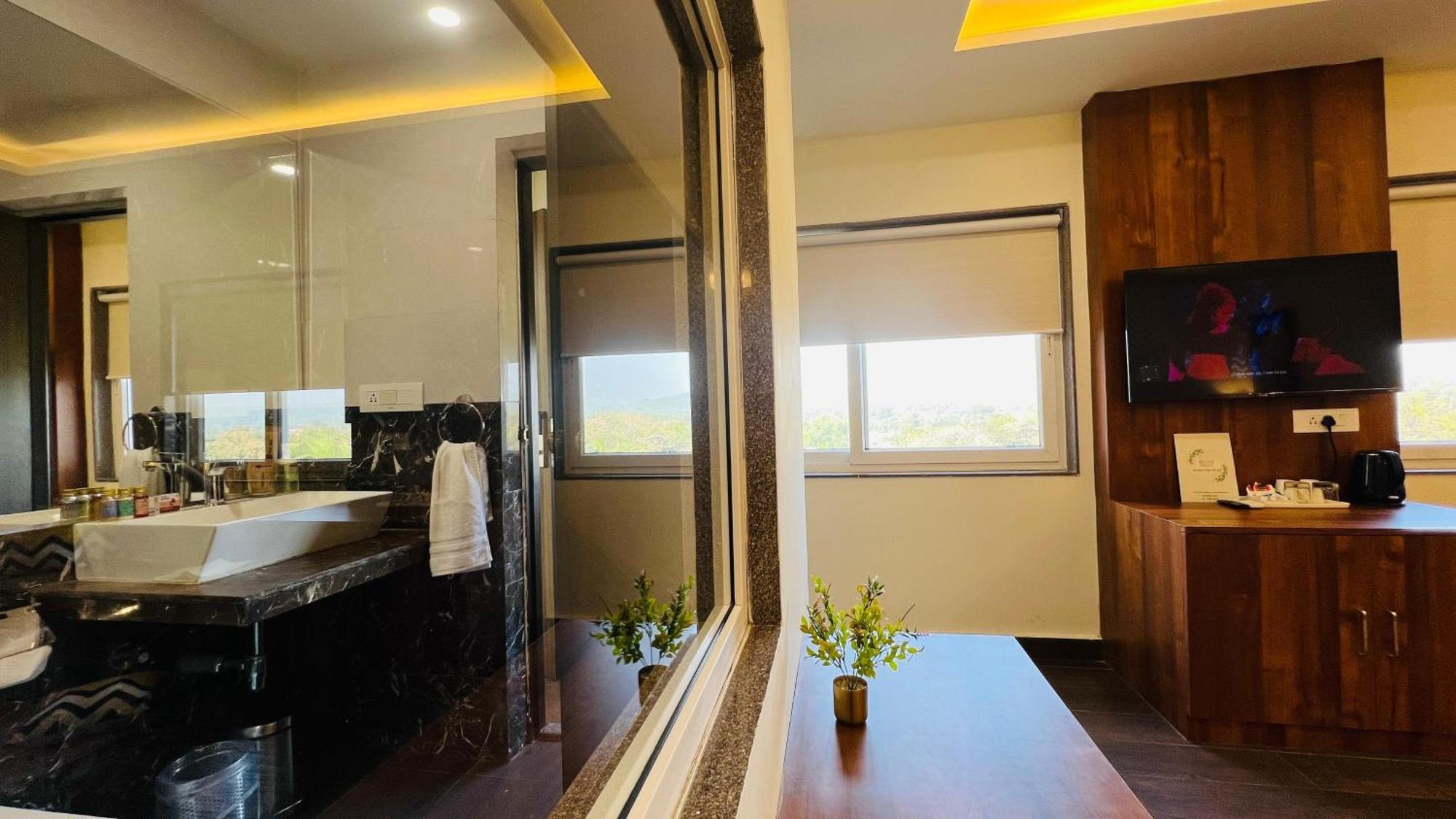 Bluo Amani Vagator - Boutique Hotel Goa อันจูนา ภายนอก รูปภาพ