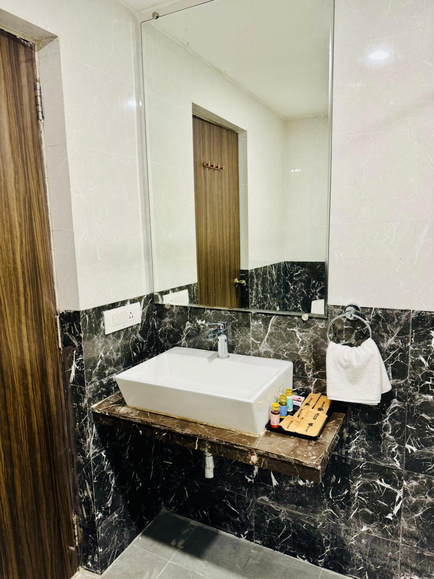 Bluo Amani Vagator - Boutique Hotel Goa อันจูนา ห้อง รูปภาพ