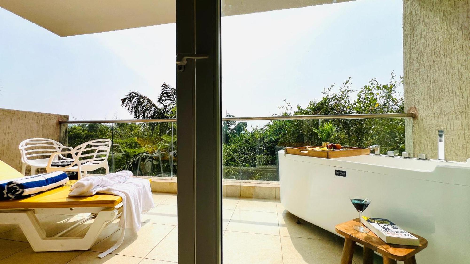 Bluo Amani Vagator - Boutique Hotel Goa อันจูนา ภายนอก รูปภาพ
